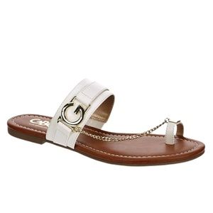 GBG Los Angeles | Shoes | Gbg Los Angeles Laydee Slide Sandals Toe Ring  Chain Detail White Gold Size 8 | Poshmark